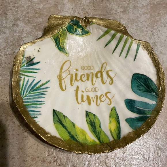 Hand painted soap dishes.Just in time for the holidays. - Picture 7 of 8